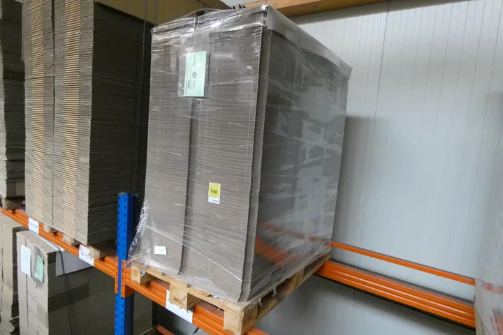 Konvolut Stanzeinlage 24-fach E-Welle 360x360x15 Umfang: Palette mit Inhalt